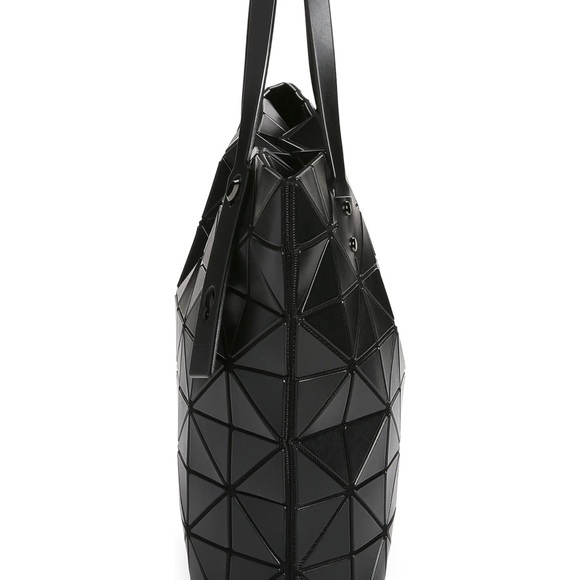 Rock Matte Finish Tote - White Matte
BAO BAO ISSEY MIYAKE - Picture 10 of 12